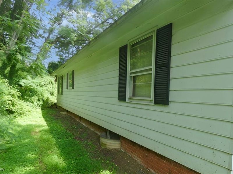 820 Mariann Drive, Martins Ferry, OH 43935 Photo 4