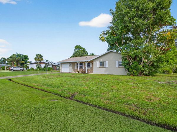 607 SE Forgal Street SE, Port St. Lucie, FL 34983