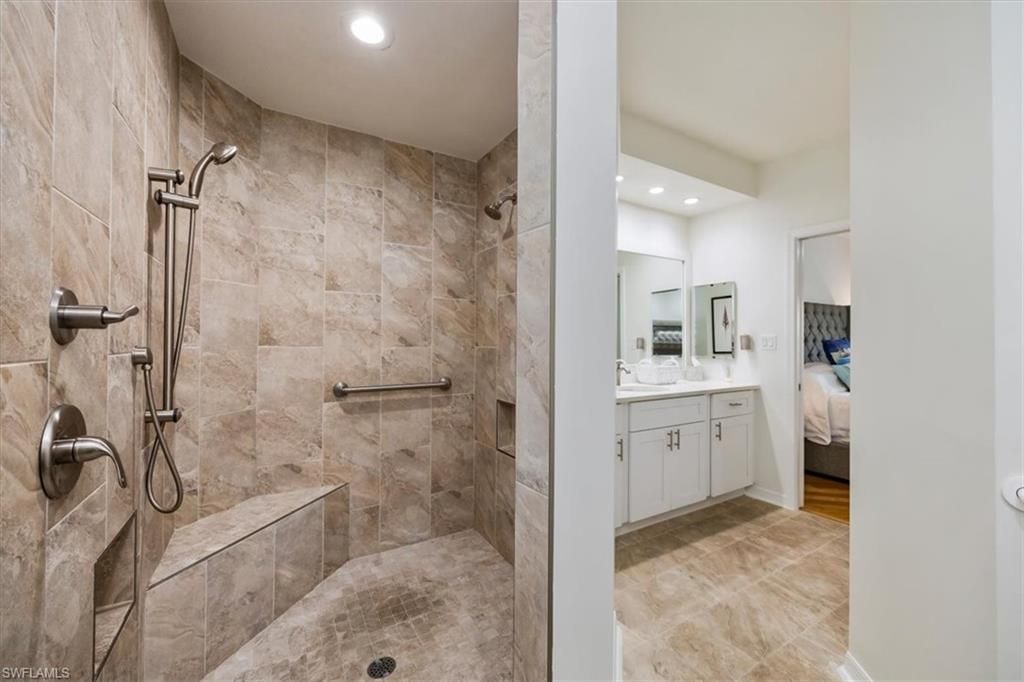 545 11th Ave S, Unit 104, Naples, FL 34102 Photo