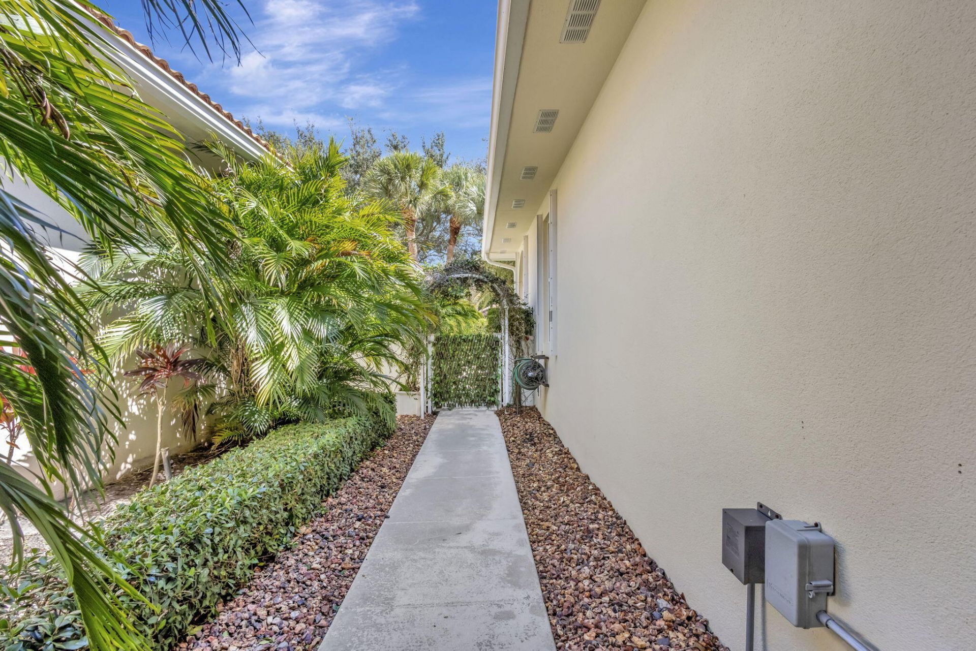 229 E Tall Oaks Circle, Palm Beach Gardens, FL 33410 Photo