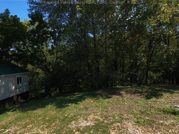 8220 Elk River Road N, Clendenin, WV 25045