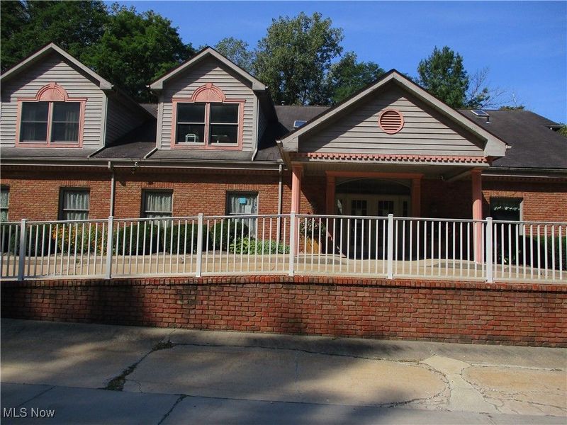 880 Mull Avenue, Akron, OH 44313 Photo 1