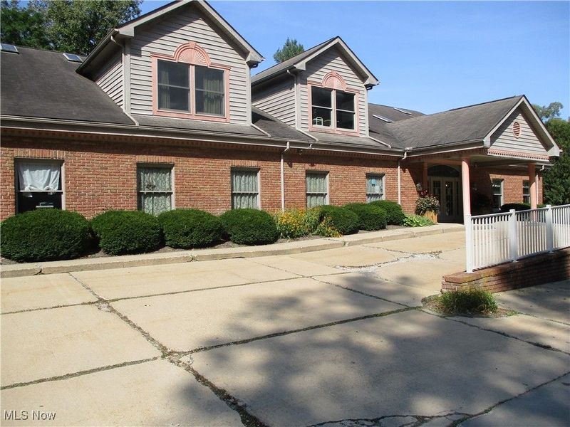 880 Mull Avenue, Akron, OH 44313 Photo 2