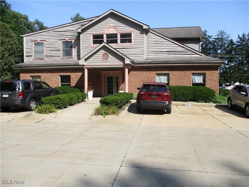 880 Mull Avenue, Akron, OH 44313 Photo 3