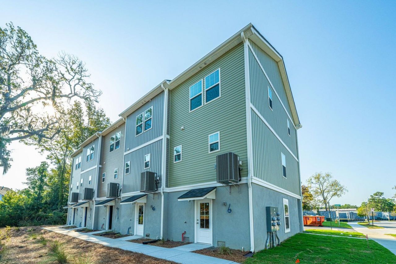 402 Gravy Train Street Photo 2