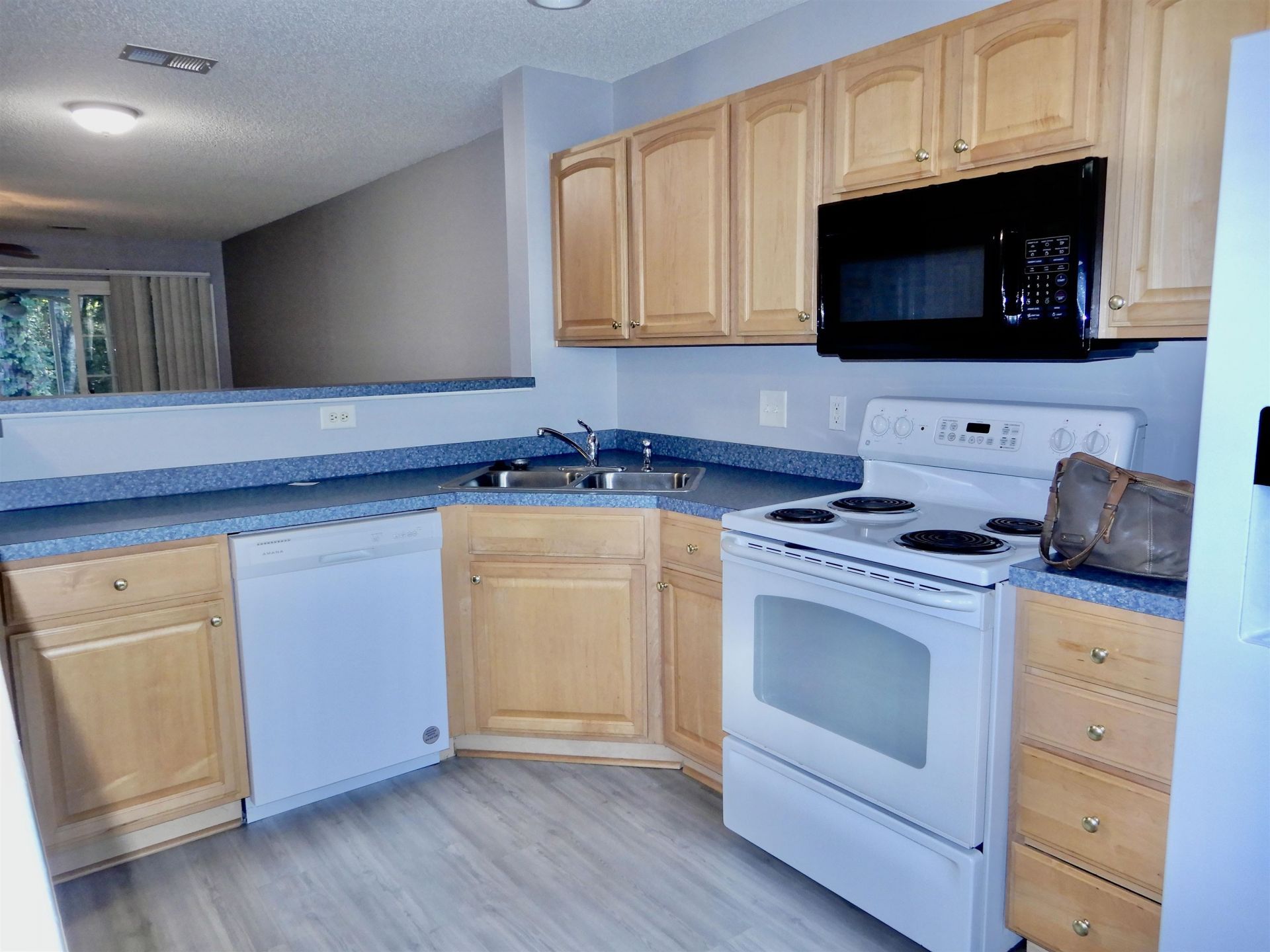 411 Seabert Rd. Photo 5