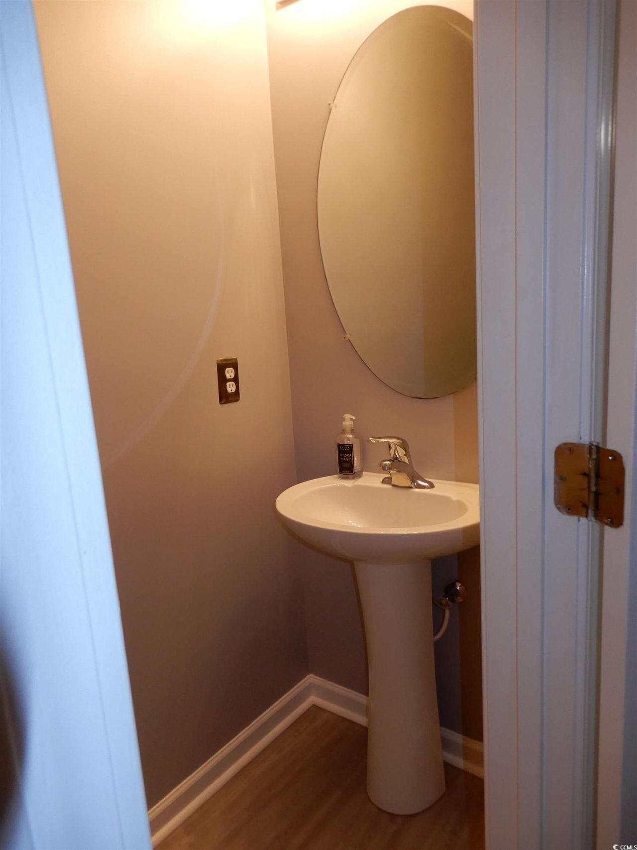 411 Seabert Rd. Photo 6