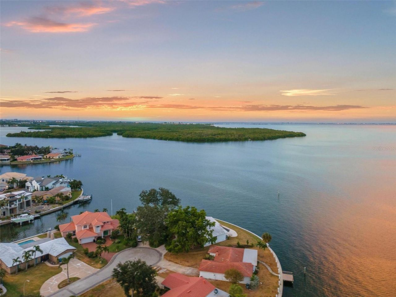 2096 Iowa Avenue Ne, Saint Petersburg, FL 33703 Photo