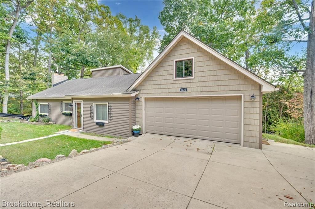 1030 Forest Lake Boulevard, Orion Township, MI 48362 Main Photo