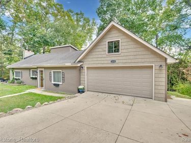 1030 Forest Lake Boulevard, Orion Twp, MI 48362
