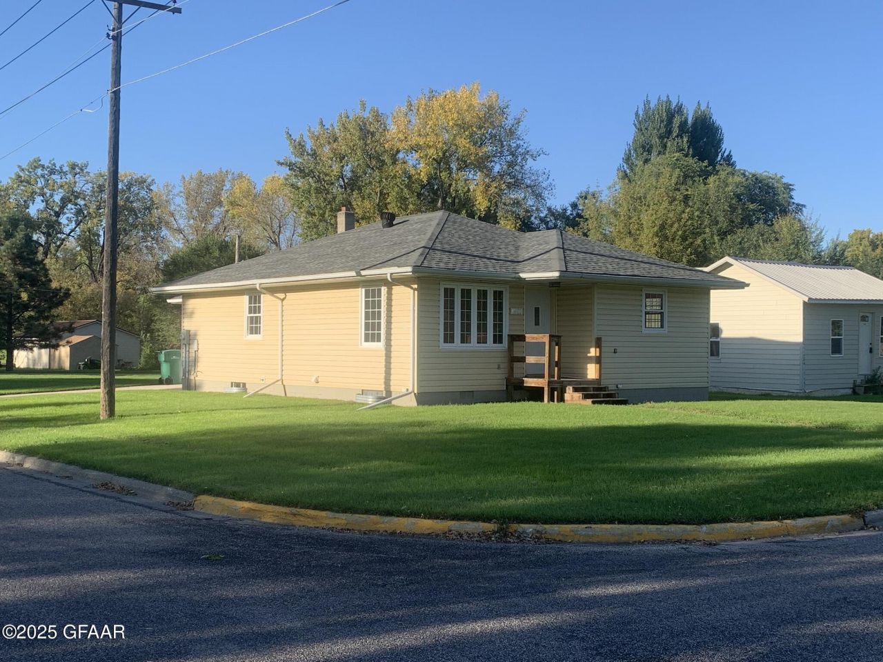 1201 Mountain Avenue, Walhalla, ND 58282 Main Photo