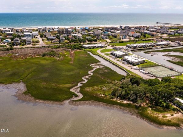 9 E Fort Macon Road, Atlantic Beach, NC 28512