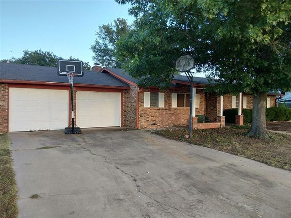 212 Palmer Drive, Comanche, TX 76442