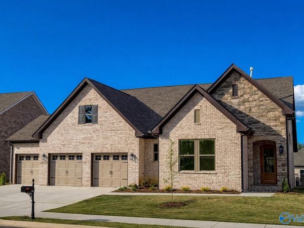 2112 Bloomfell Bend, Huntsville, AL 35802