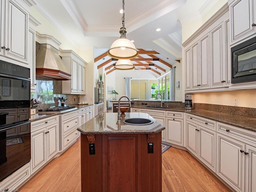 194 4th Ave N, Naples, FL 34102 Photo