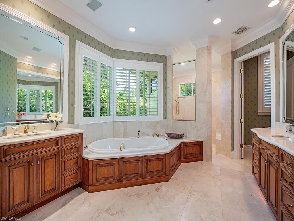 194 4th Ave N, Naples, FL 34102 Photo