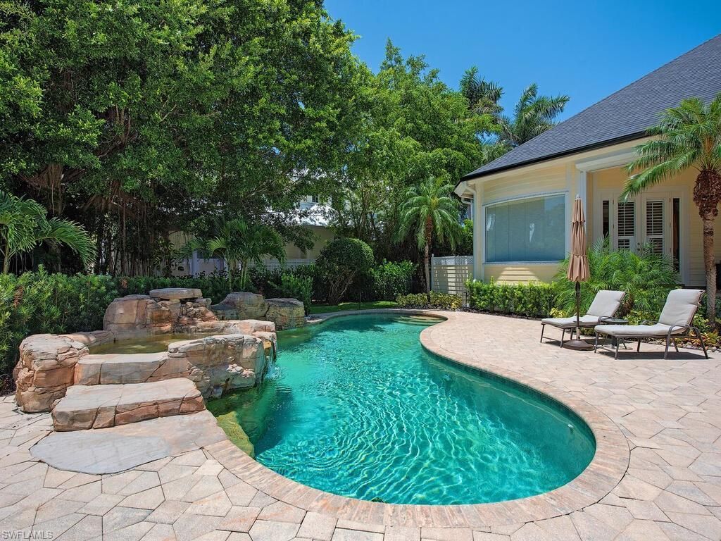 194 4th Ave N, Naples, FL 34102 Photo