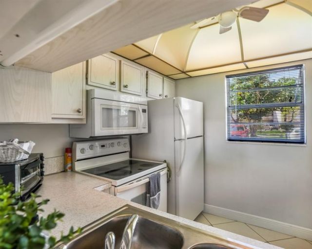 4705 NW 35th Street, Unit 411, Lauderdale Lakes, FL 33319 Photo