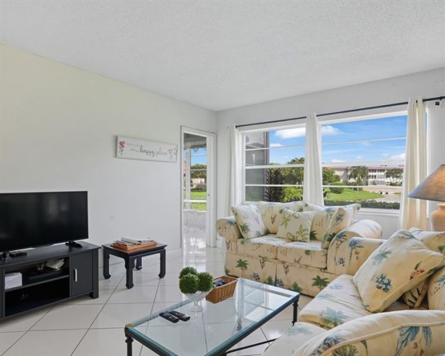 4705 NW 35th Street, Unit 411, Lauderdale Lakes, FL 33319 Photo