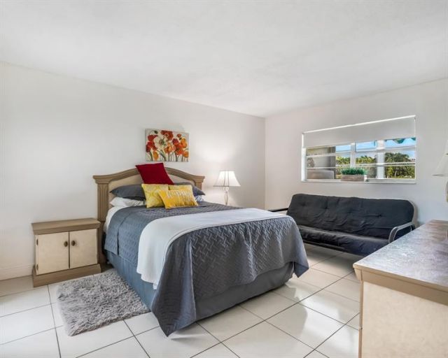 4705 NW 35th Street, Unit 411, Lauderdale Lakes, FL 33319 Photo