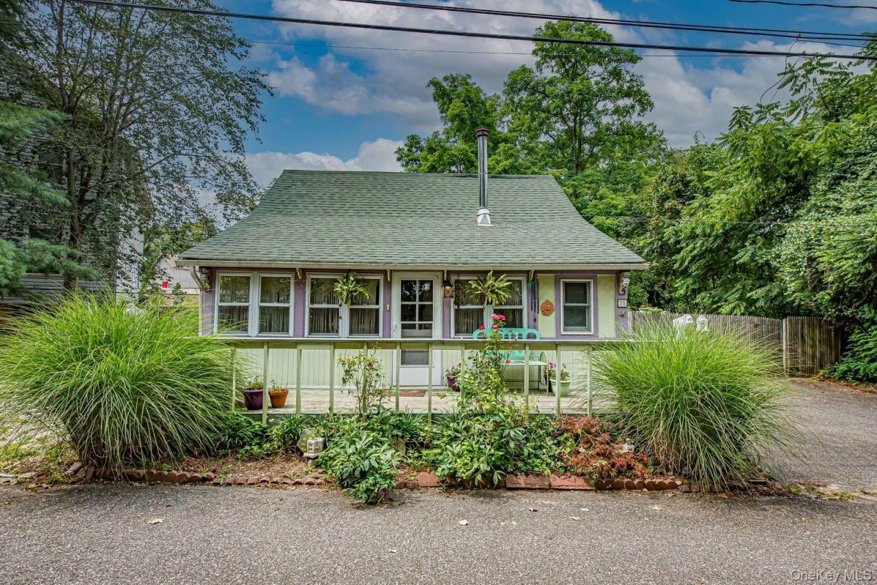 75 Upper Dock Road, Kings Park, NY 11754 Main Photo