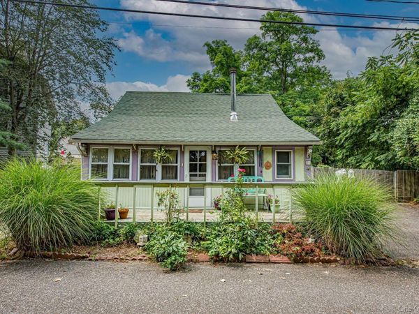 75 Upper Dock Road, Kings Park, NY 11754