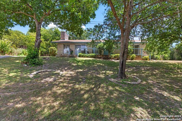 609 River Rd, Blanco, TX 78606 Main Photo