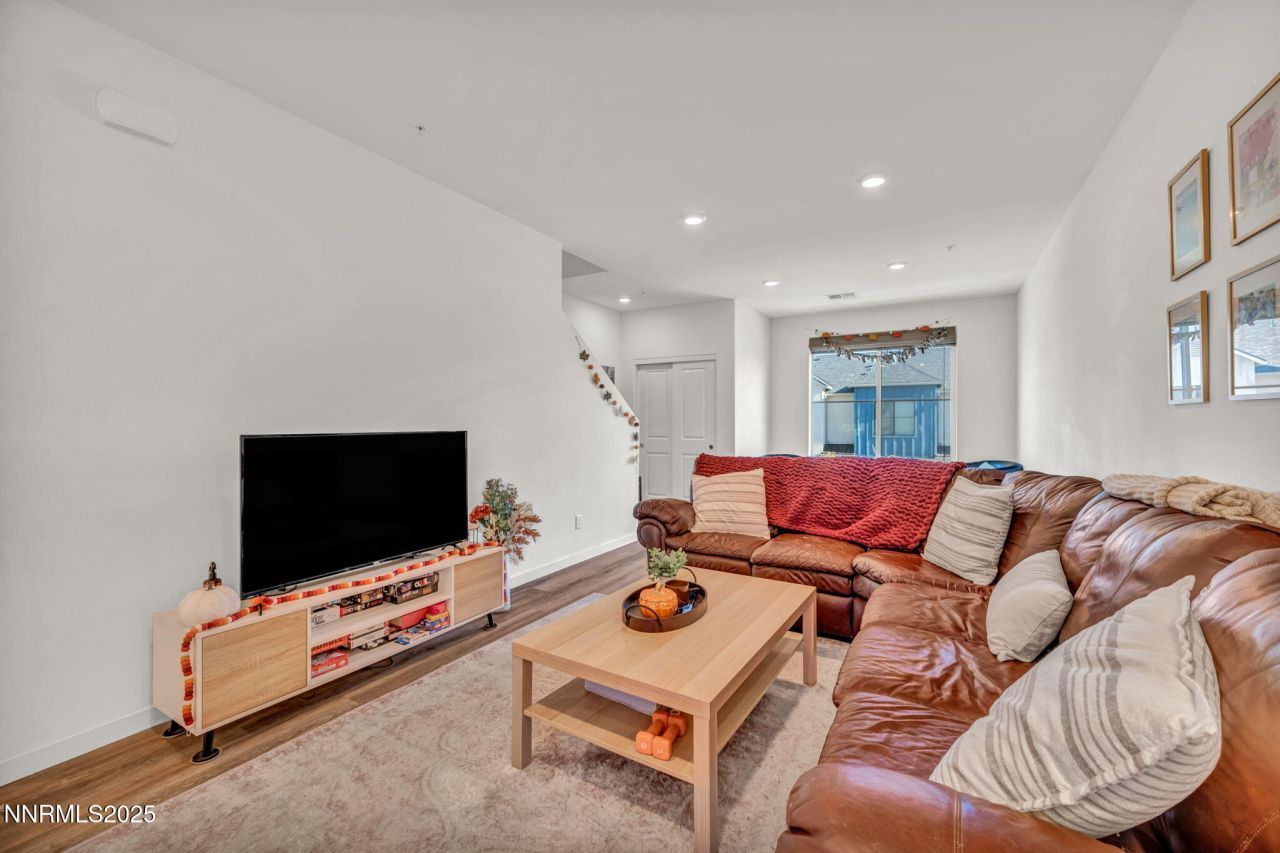 585 Logan Jacob Lane, Reno, NV 89503 Photo