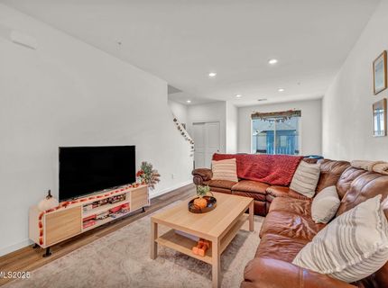 585 Logan Jacob Lane, Reno, NV 89503 Photo