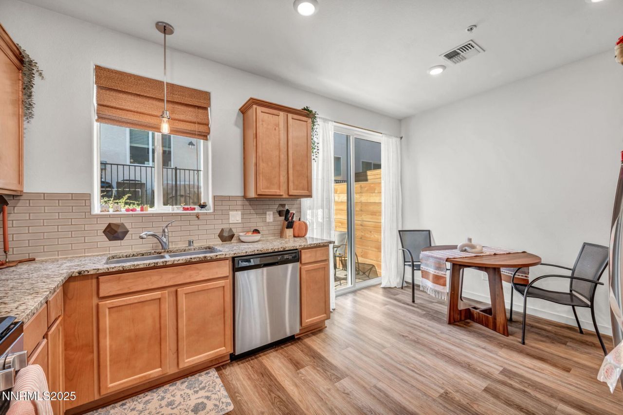 585 Logan Jacob Lane, Reno, NV 89503 Photo
