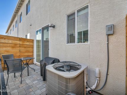 585 Logan Jacob Lane, Reno, NV 89503 Photo