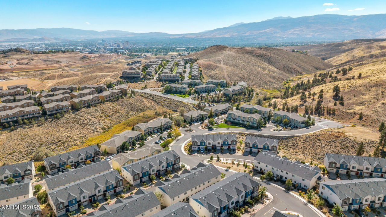 585 Logan Jacob Lane, Reno, NV 89503 Photo