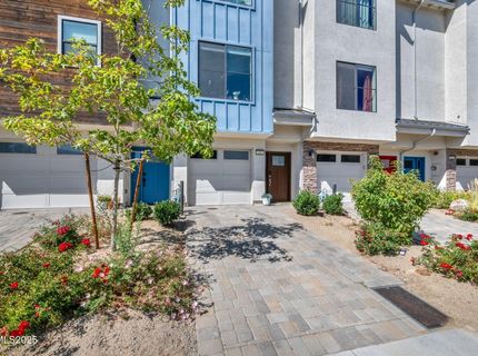 585 Logan Jacob Lane, Reno, NV 89503 Photo