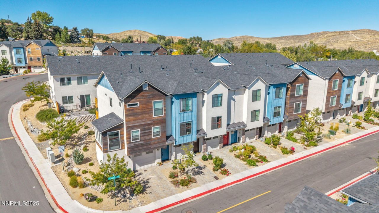 585 Logan Jacob Lane, Reno, NV 89503 Photo