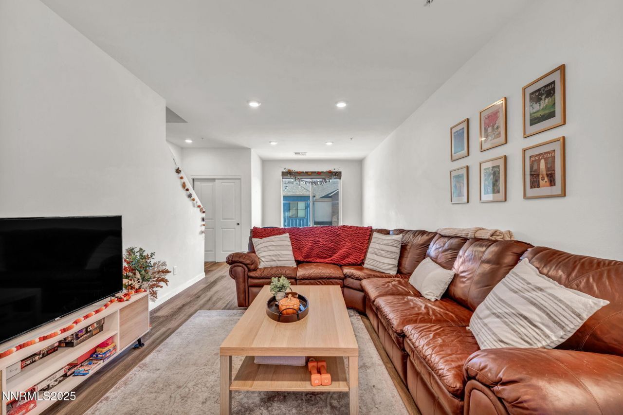 585 Logan Jacob Lane, Reno, NV 89503 Photo