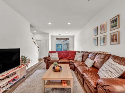 585 Logan Jacob Lane, Reno, NV 89503 Photo