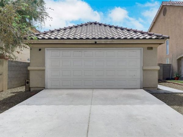 4609 Little Finch Lane, Las Vegas, NV 89115