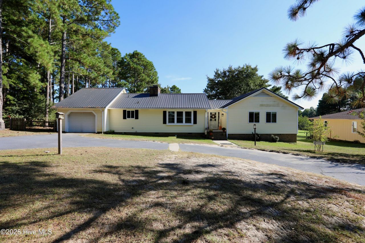 104 E Devonshire Avenue, West End, NC 27376 Main Photo