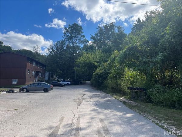 2135 Linnus Drive, High Ridge, MO 63049