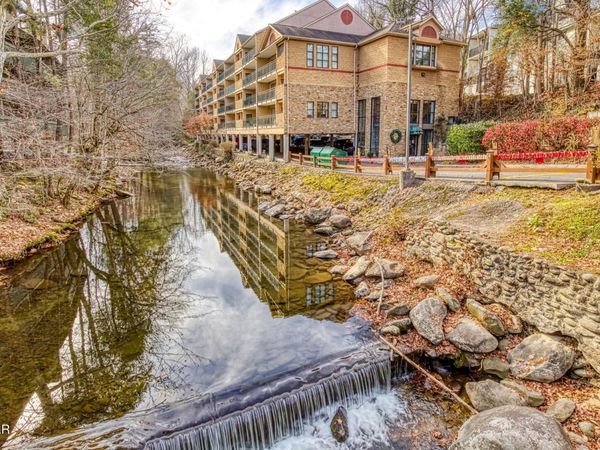 215 Ski Mtn. Rd., Gatlinburg, TN 37738