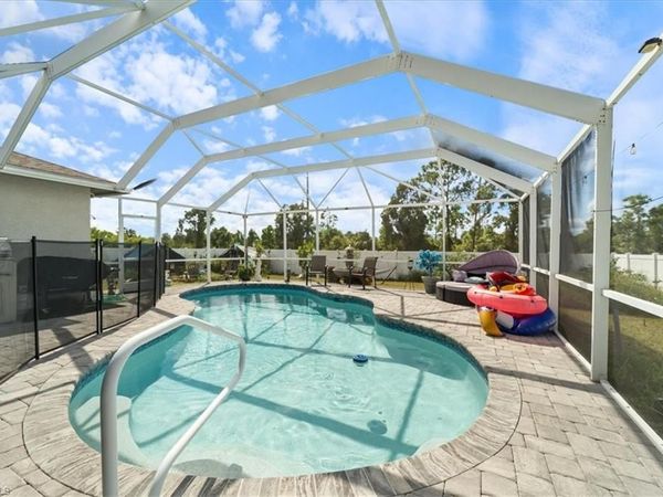 1021 Alvin AVE, LEHIGH ACRES, FL 33971