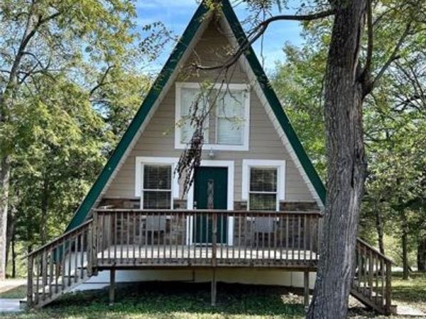 97 W Sugar Lake Drive, Mound City, KS 66056