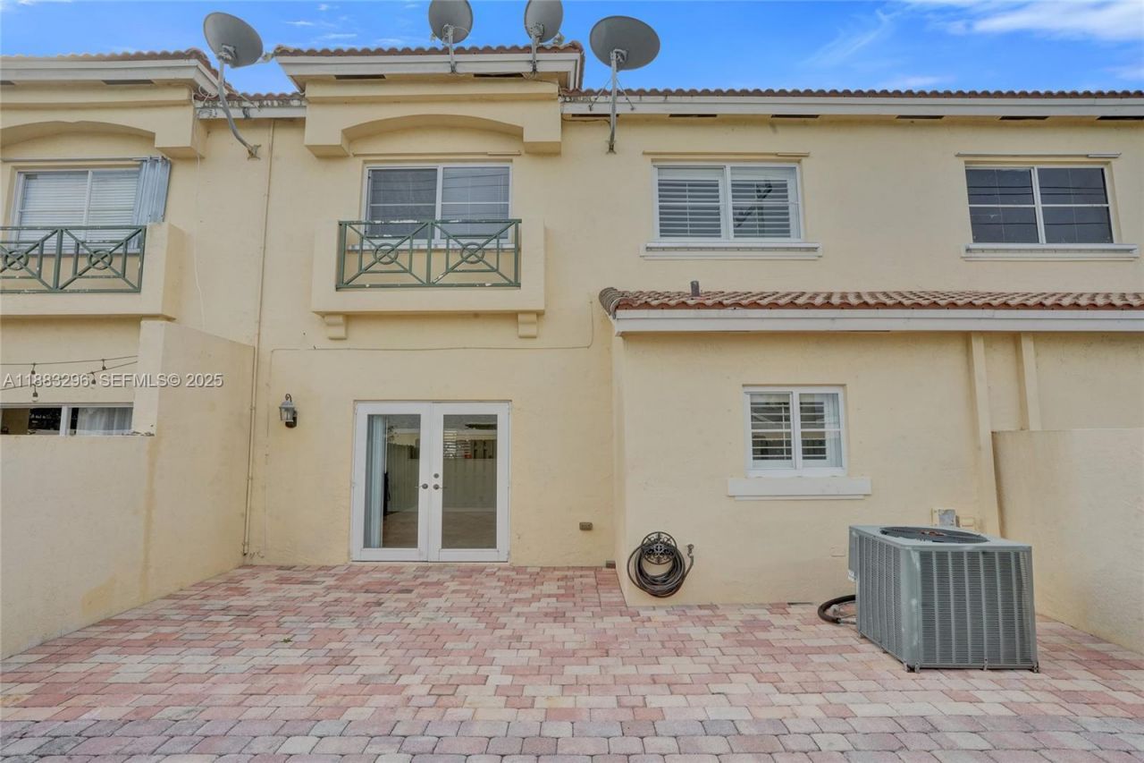 11373 NW 34th Pl, Sunrise, FL 33323 Photo