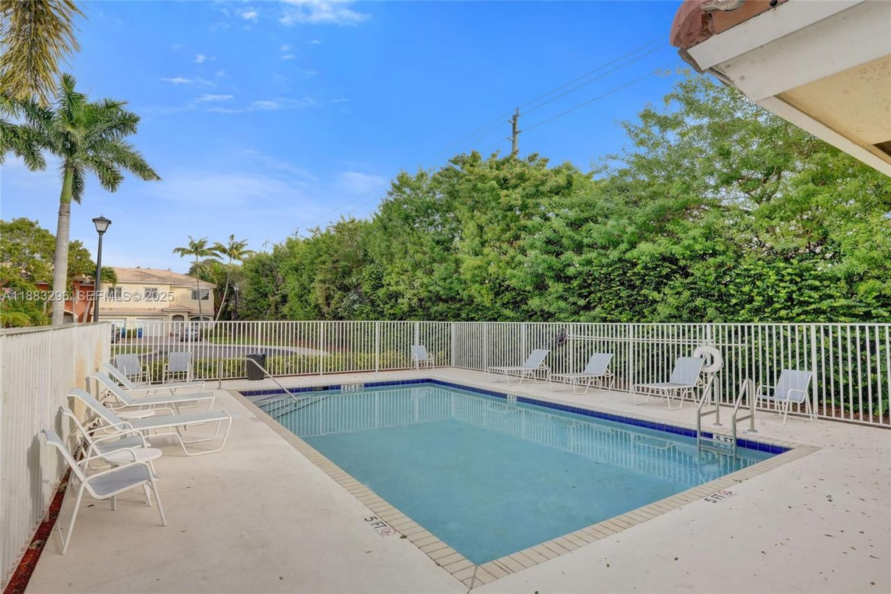 11373 NW 34th Pl, Sunrise, FL 33323 Photo