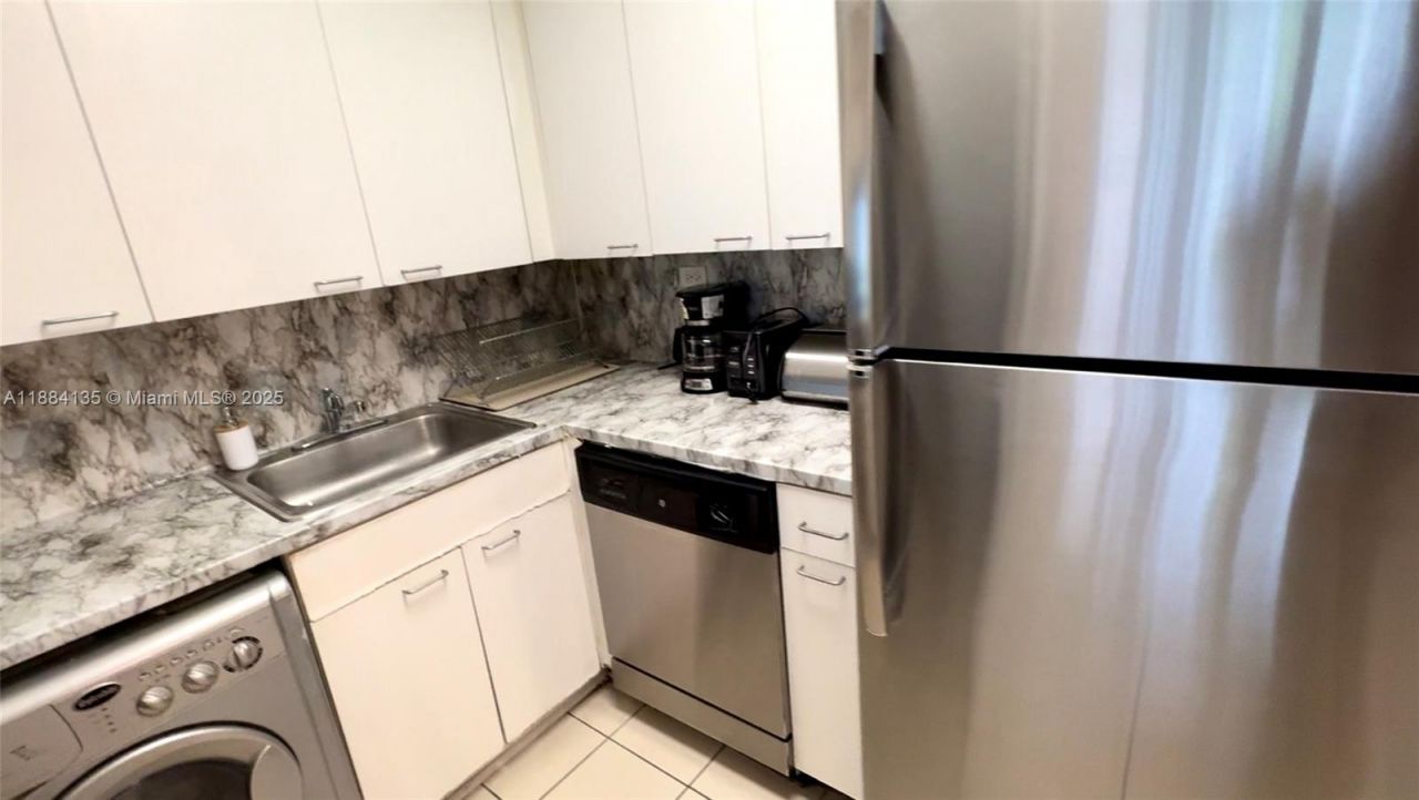 1500 Bay Rd, Unit 450S, Miami Beach, FL 33139 Photo