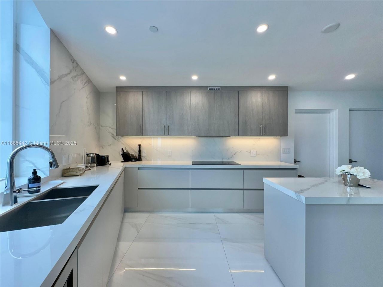 15901 Collins Ave, Unit 2406, Sunny Isles Beach, FL 33160 Photo