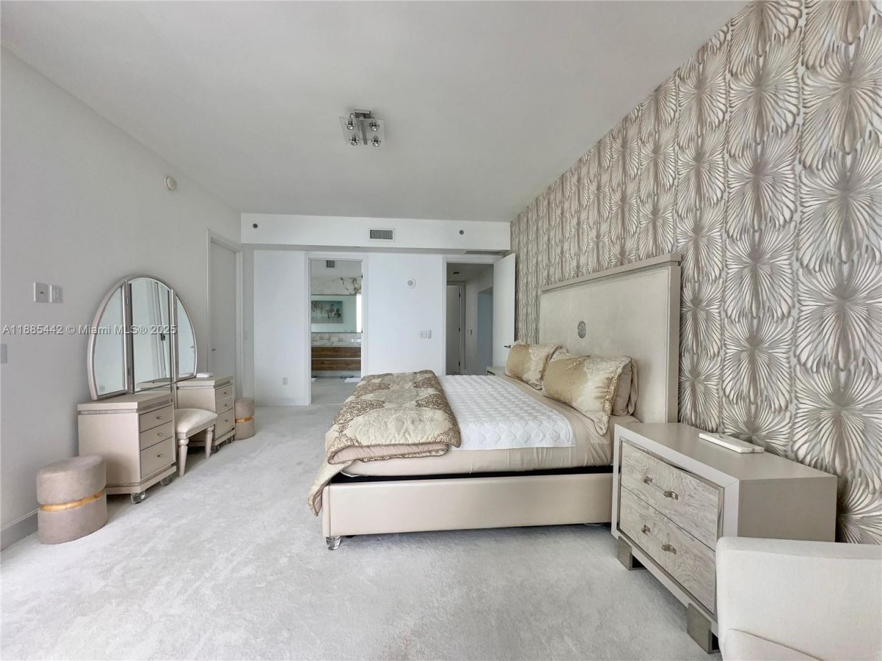 15901 Collins Ave, Unit 2406, Sunny Isles Beach, FL 33160 Photo