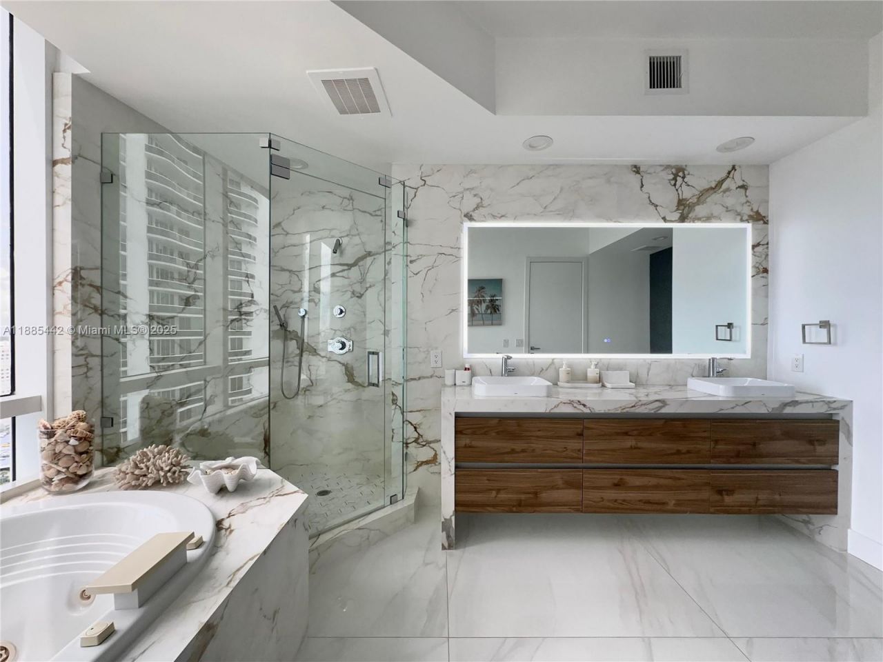 15901 Collins Ave, Unit 2406, Sunny Isles Beach, FL 33160 Photo