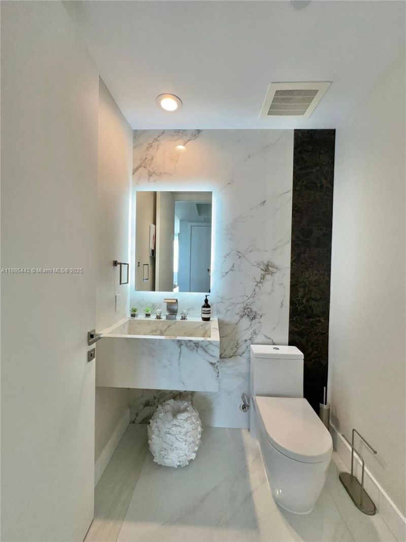 15901 Collins Ave, Unit 2406, Sunny Isles Beach, FL 33160 Photo