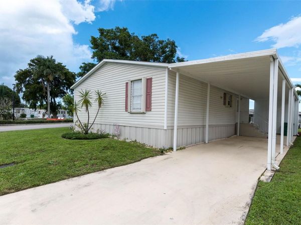 1800 SW 85th Ave, Davie, FL 33324